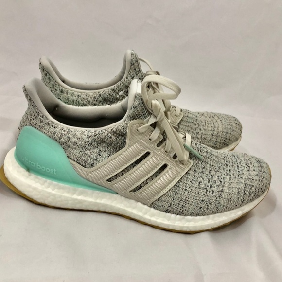 NWT women’s Adidas ultra boost size 7 - Picture 3 of 8